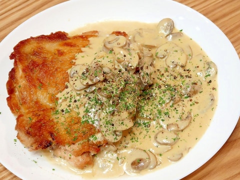 鶏ももソテーのマッシュルーム・クリーム煮